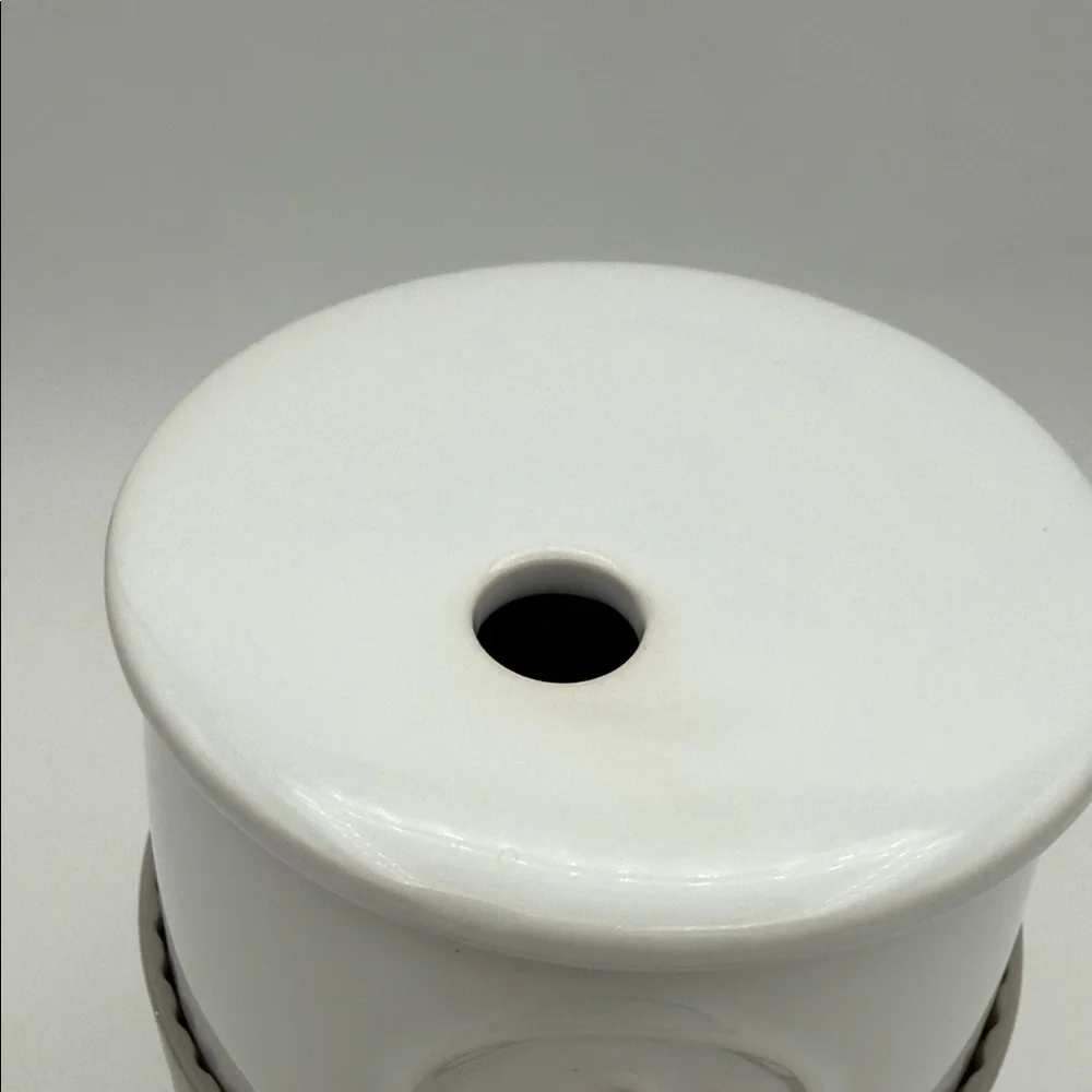 Pampered Chef White Ceramic egg oatmeal Cooker w/ Gray silicone Grip vent hole